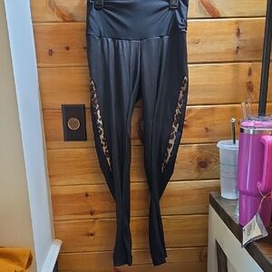 Elegant Black Women's Leggings with Leopard Detail